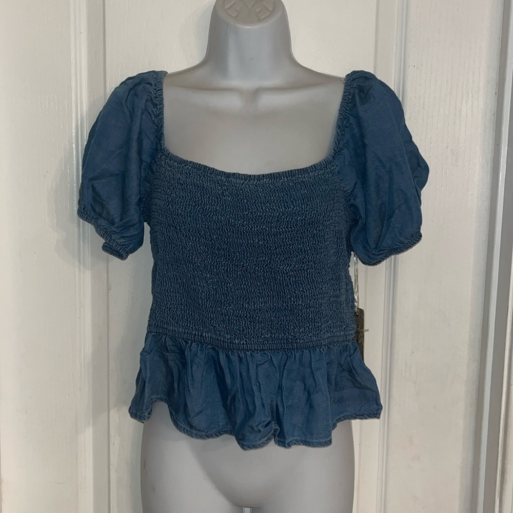 NWT Iris Basic Squareneck Puff Sleeve Chambray Slight Crop Denim Top, size large